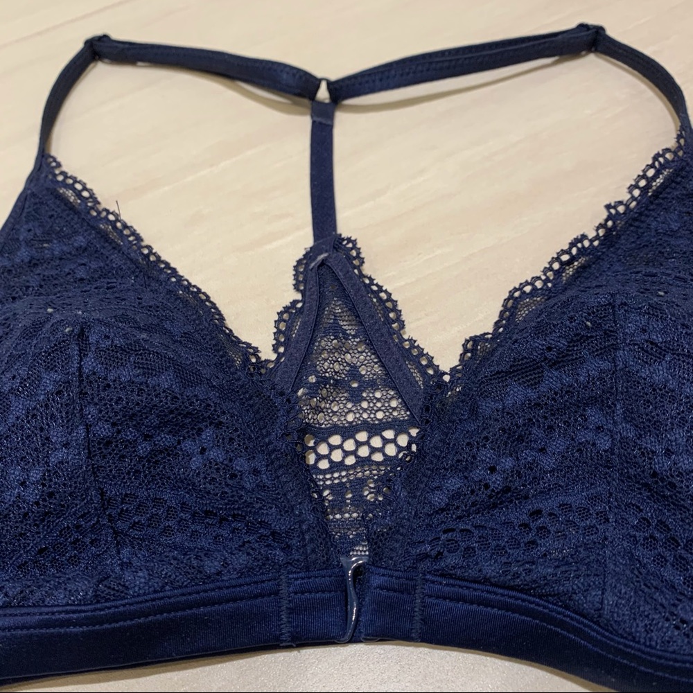 Navy Blue Lacey T Back Bra Tag Missing but is a Size Small - Picture 4 of 7